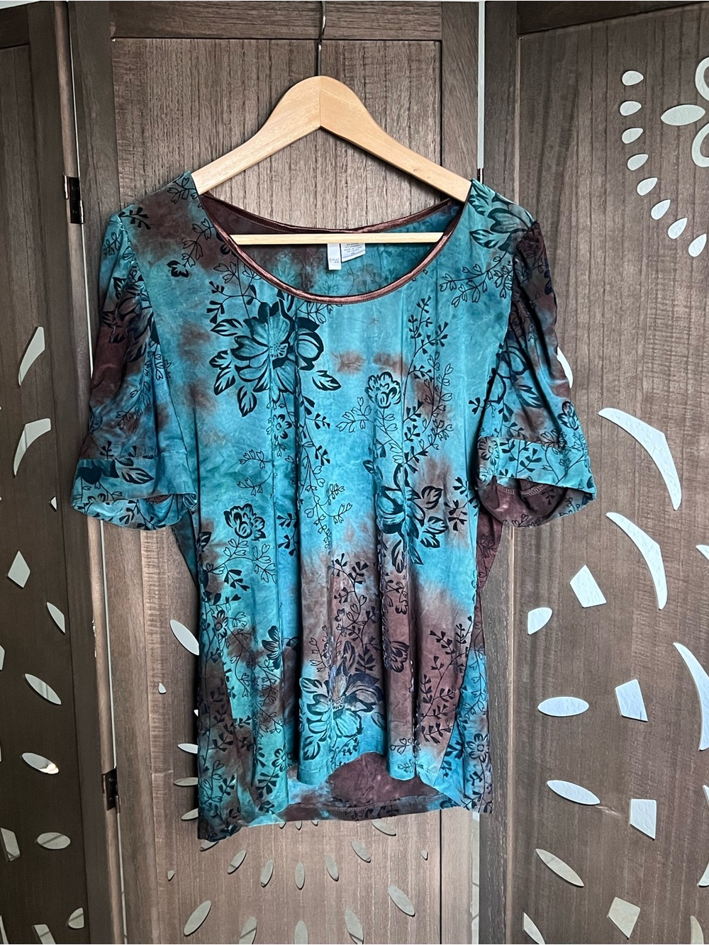 Sami & Jo Teal and Brown Floral Scoop-Neck Short Sleeve Top